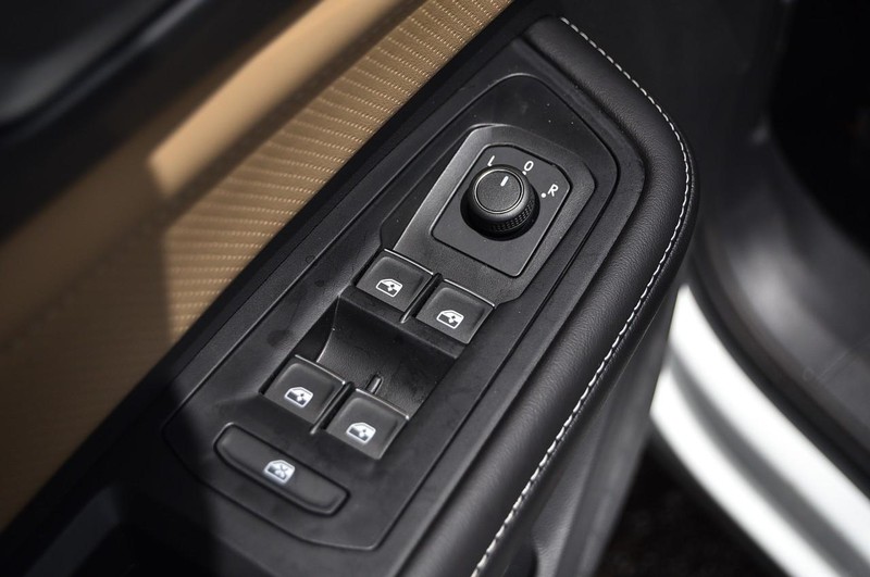 Volkswagen Atlas Cross Sport Vehicle Image 08