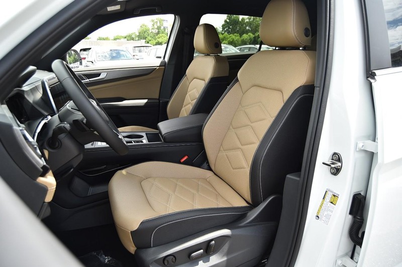 Volkswagen Atlas Cross Sport Vehicle Image 18