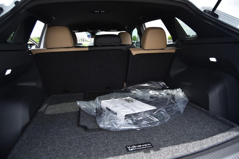 Volkswagen Atlas Cross Sport Vehicle Image 23