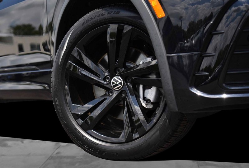 Volkswagen Tiguan Vehicle Image 03