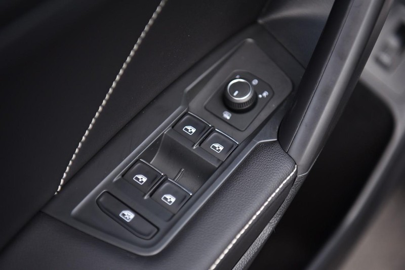 Volkswagen Tiguan Vehicle Image 08