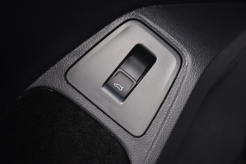 Volkswagen Tiguan Vehicle Image 09