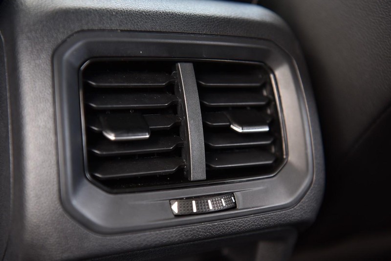 Volkswagen Tiguan Vehicle Image 24