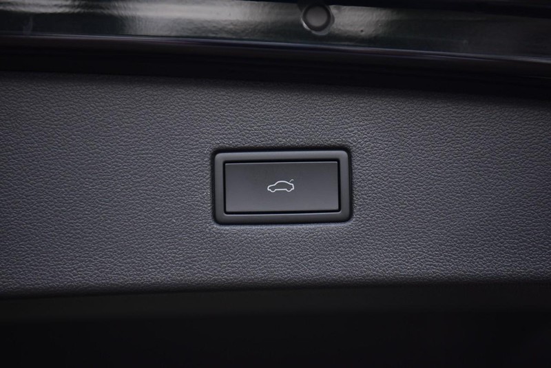 Volkswagen Tiguan Vehicle Image 28