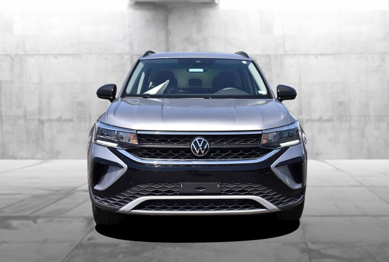 Volkswagen Taos Vehicle Image 04