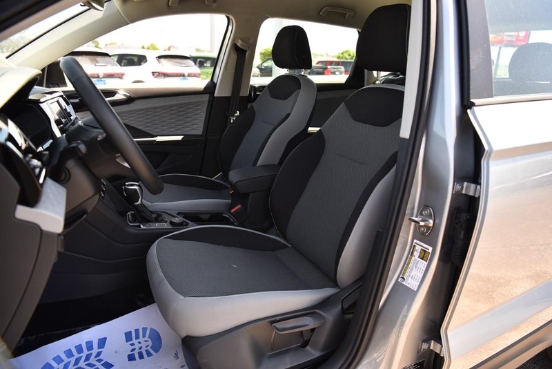 Volkswagen Taos Vehicle Image 21