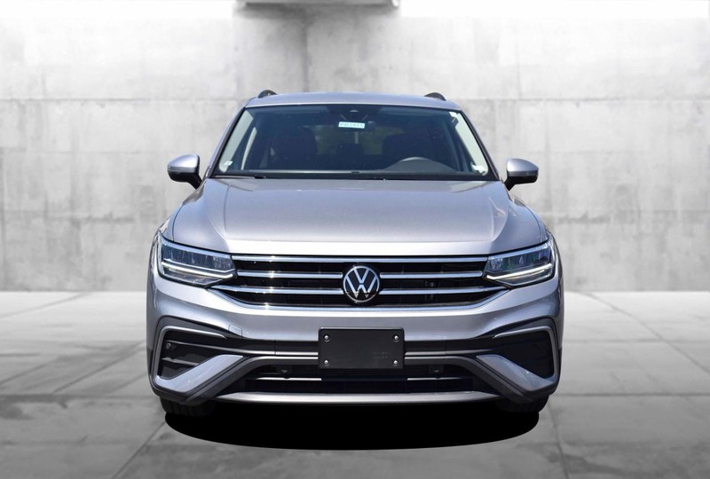 Volkswagen Tiguan Vehicle Image 04