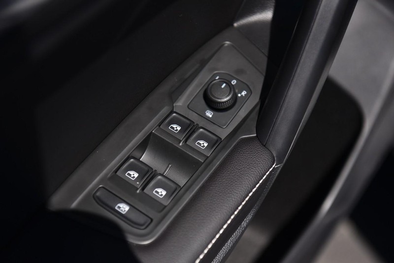 Volkswagen Tiguan Vehicle Image 08