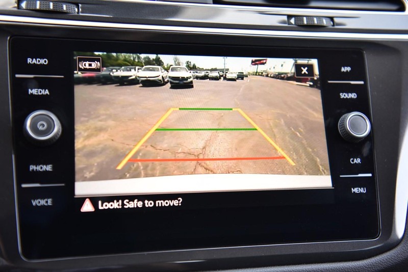 Volkswagen Tiguan Vehicle Image 12