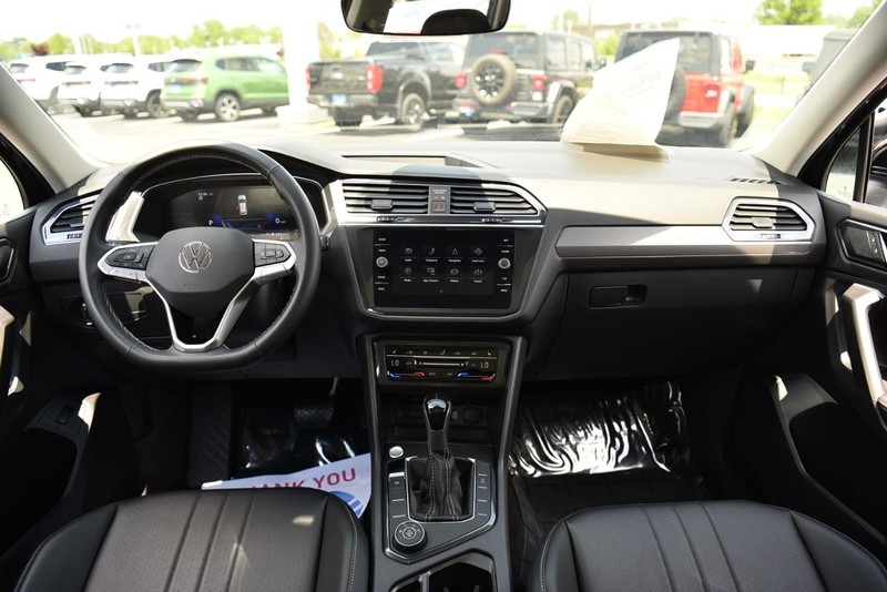 Volkswagen Tiguan Vehicle Image 07