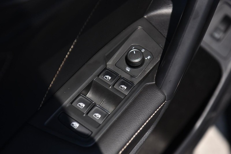 Volkswagen Tiguan Vehicle Image 08