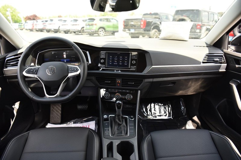 Volkswagen Jetta Vehicle Image 07