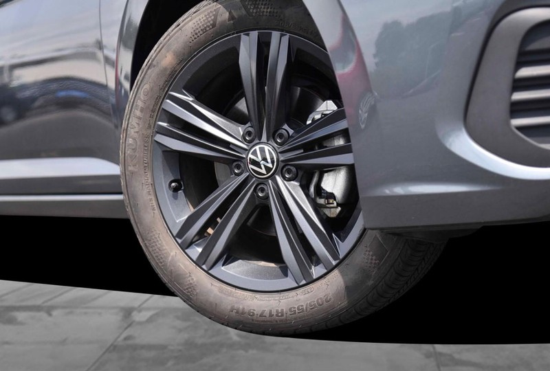 Volkswagen Jetta Vehicle Image 03