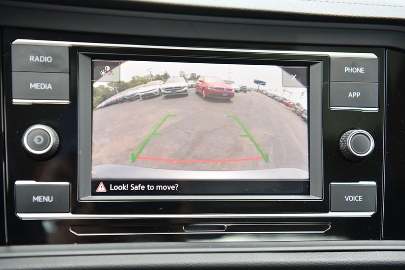 Volkswagen Jetta Vehicle Image 13
