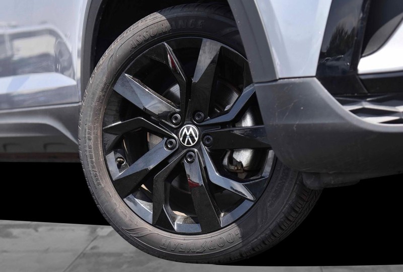 Volkswagen Taos Vehicle Image 03