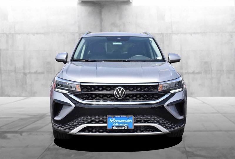 Volkswagen Taos Vehicle Image 04