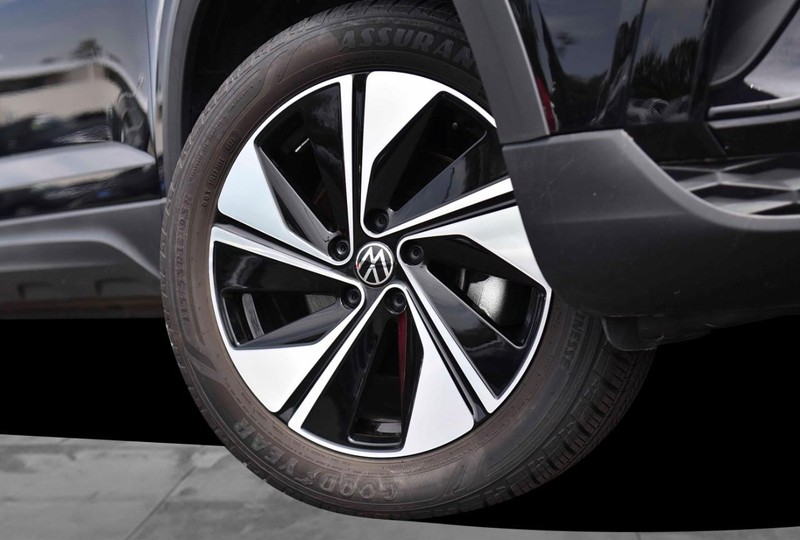 Volkswagen Taos Vehicle Image 04