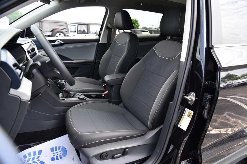 Volkswagen Taos Vehicle Image 21