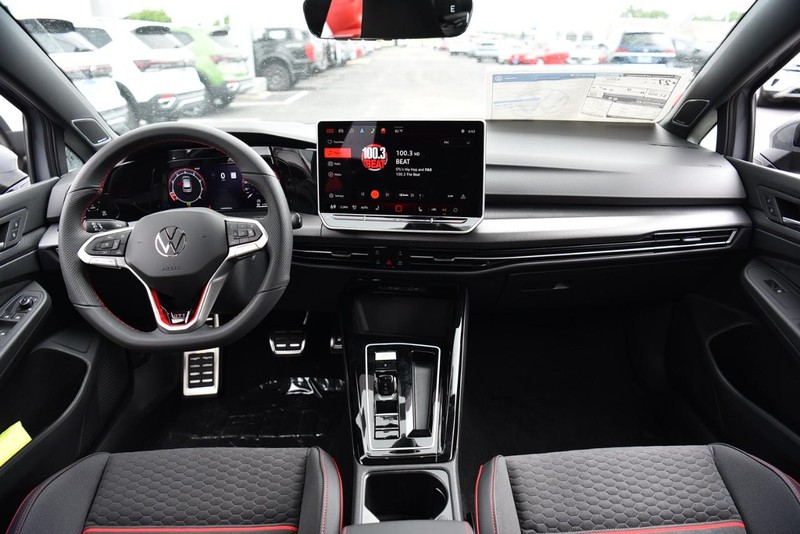 Volkswagen GOLF GTI Vehicle Image 07