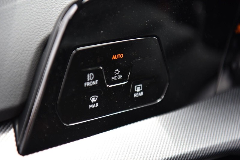Volkswagen GOLF GTI Vehicle Image 10