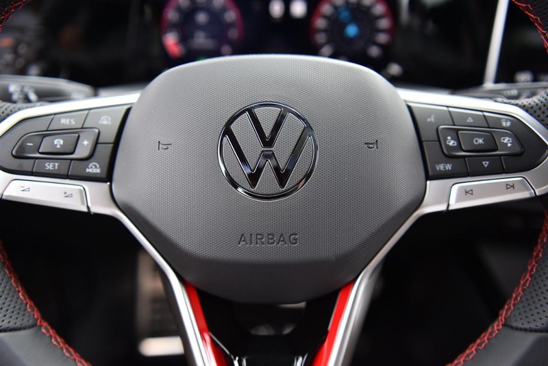 Volkswagen GOLF GTI Vehicle Image 18