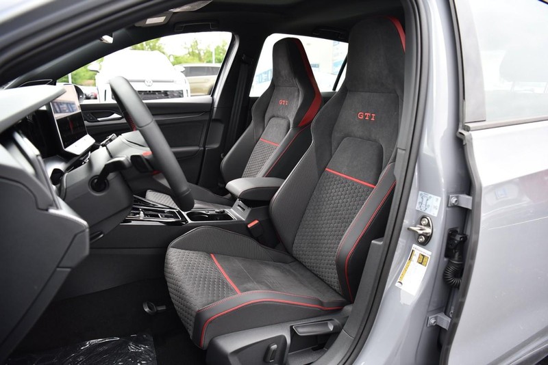 Volkswagen GOLF GTI Vehicle Image 19