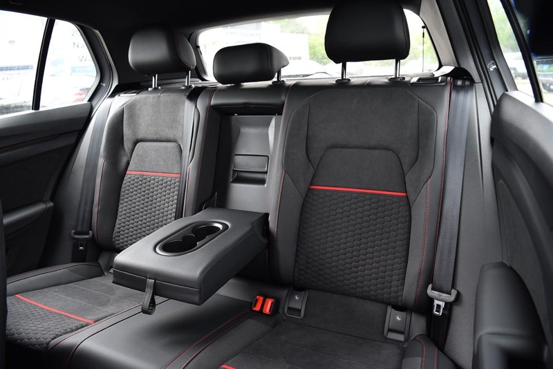 Volkswagen GOLF GTI Vehicle Image 22