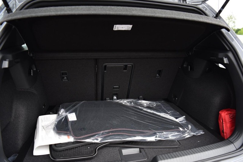 Volkswagen GOLF GTI Vehicle Image 25