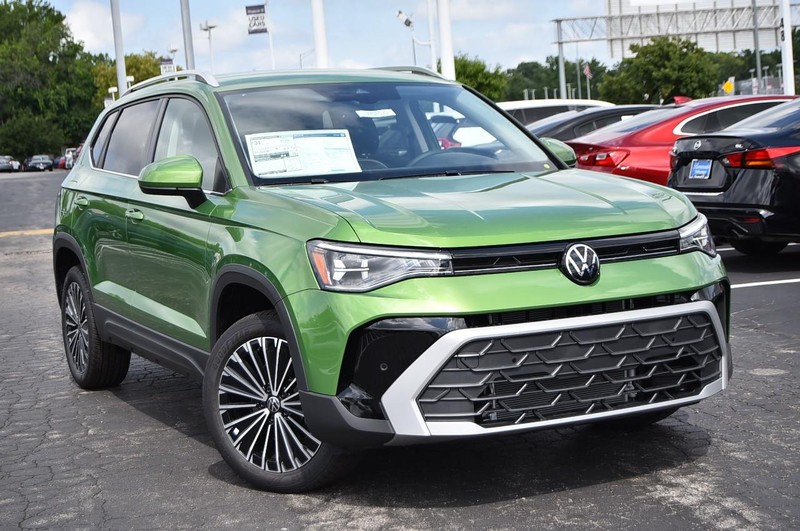 Volkswagen Taos Vehicle Image 02