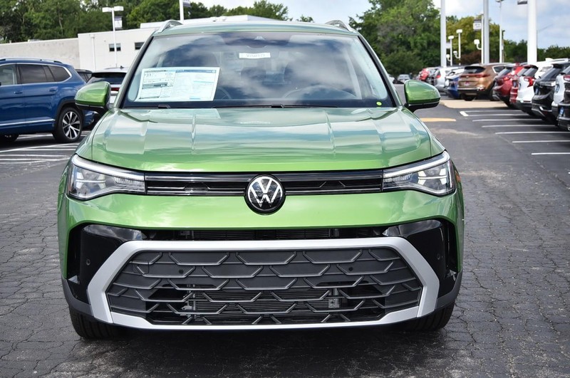 Volkswagen Taos Vehicle Image 04