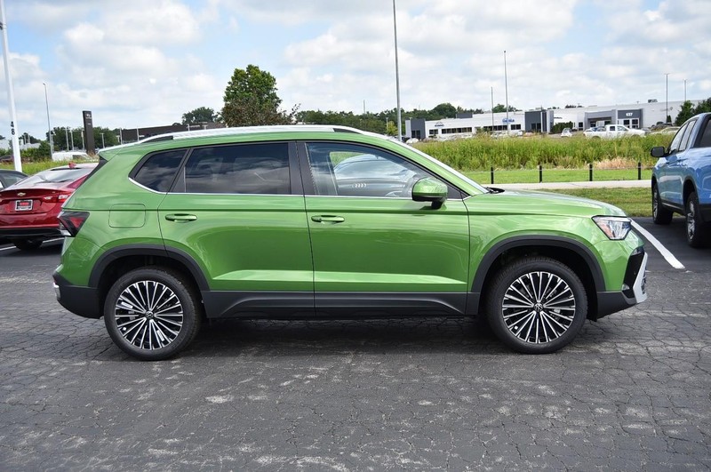 Volkswagen Taos Vehicle Image 05