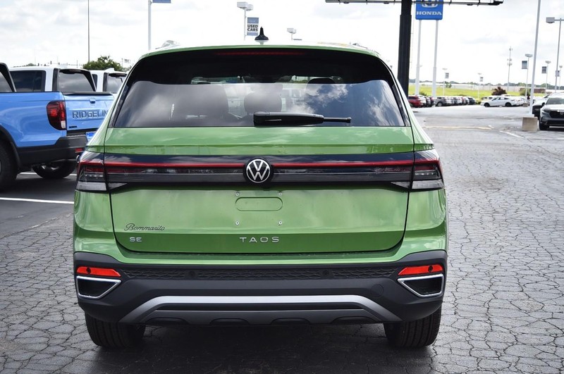 Volkswagen Taos Vehicle Image 06