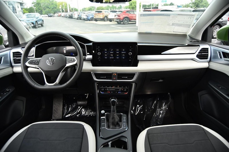Volkswagen Taos Vehicle Image 07