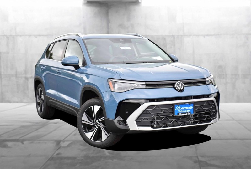 Volkswagen Taos Vehicle Image 02