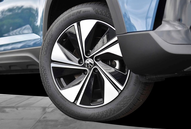 Volkswagen Taos Vehicle Image 03