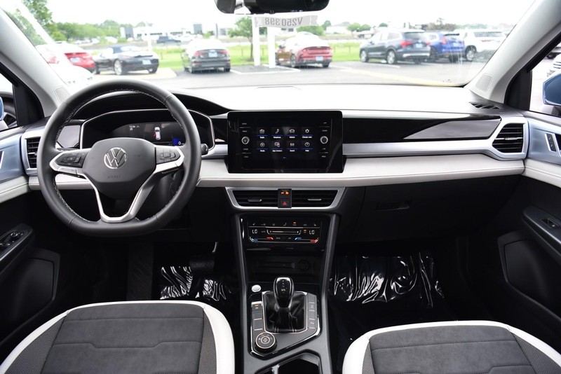 Volkswagen Taos Vehicle Image 07