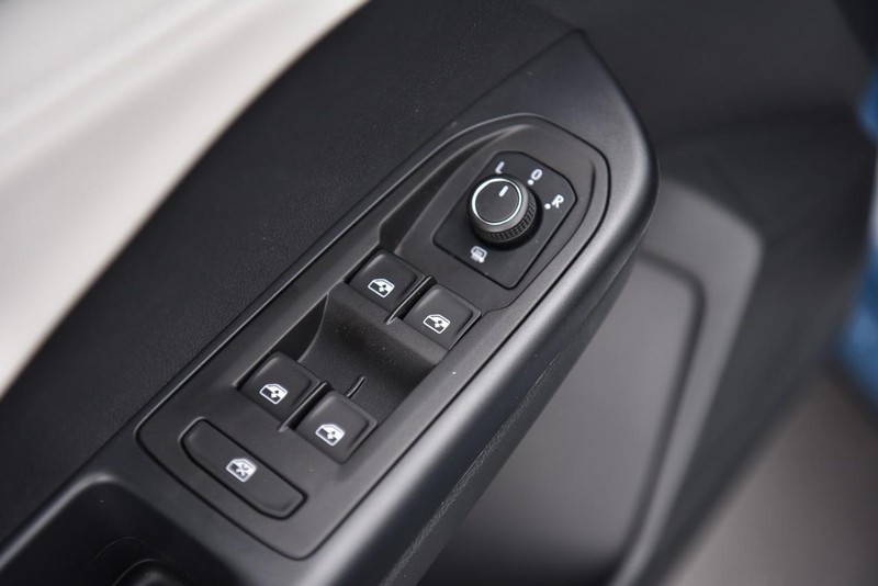 Volkswagen Taos Vehicle Image 08