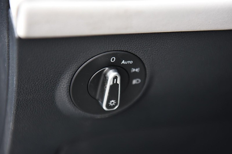 Volkswagen Taos Vehicle Image 10