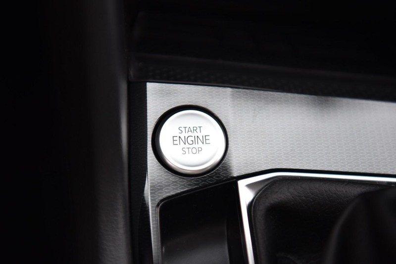 Volkswagen Taos Vehicle Image 16