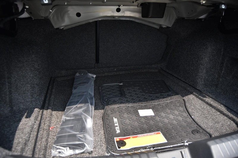 Volkswagen Jetta Vehicle Image 24