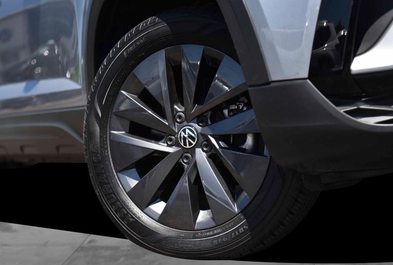 Volkswagen Taos Vehicle Image 03