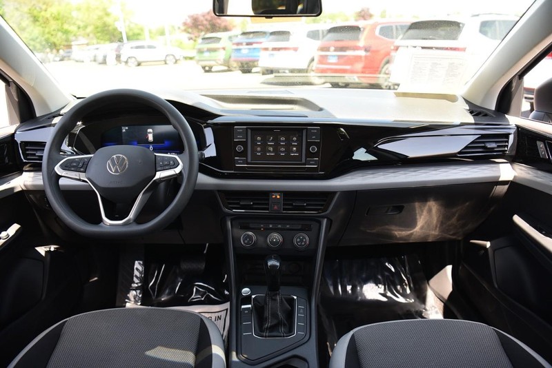 Volkswagen Taos Vehicle Image 07
