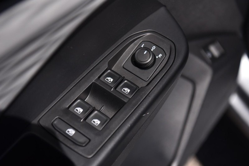 Volkswagen Taos Vehicle Image 08