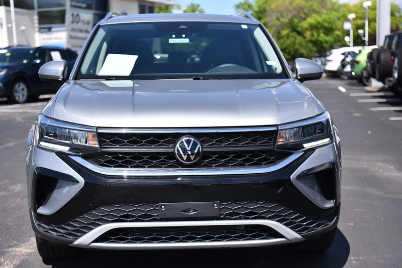 Volkswagen Taos Vehicle Image 04