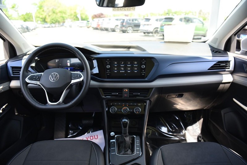 Volkswagen Taos Vehicle Image 08