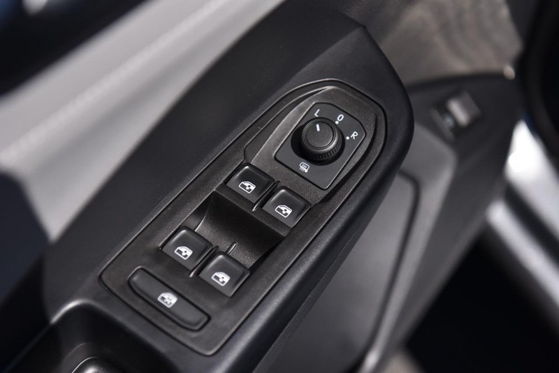 Volkswagen Taos Vehicle Image 09
