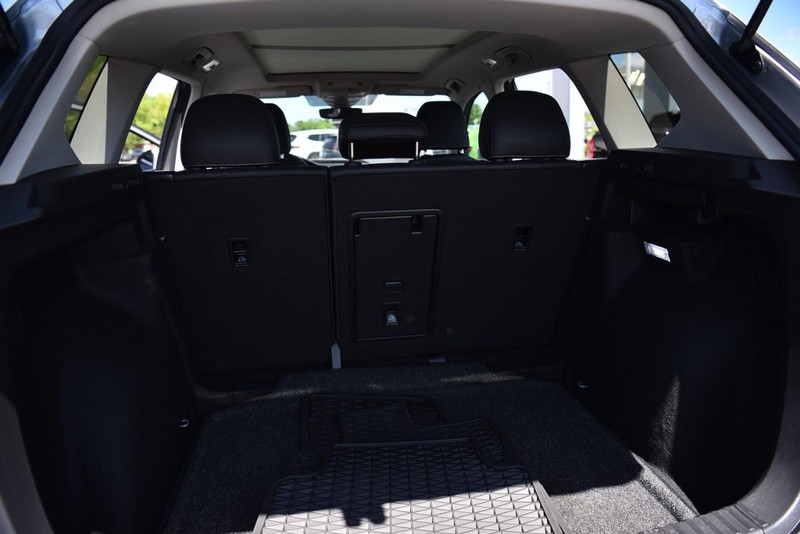 Volkswagen Taos Vehicle Image 27