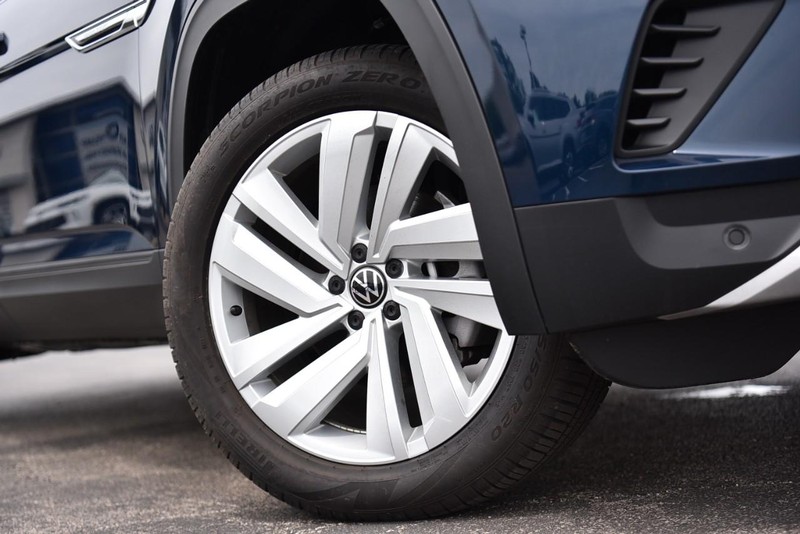 Volkswagen Atlas Cross Sport Vehicle Image 03