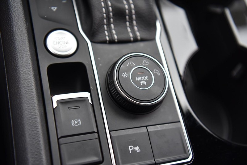 Volkswagen Atlas Cross Sport Vehicle Image 16