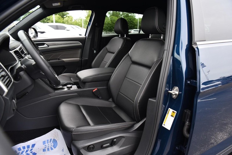 Volkswagen Atlas Cross Sport Vehicle Image 18